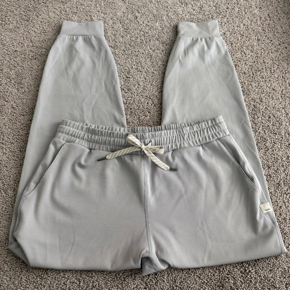 Vuori Lux Rib Performance Jogger Pants Size S Pale Grey Heather Pockets Ankle - Picture 2 of 10